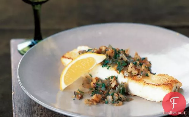Halibut saltati con scalogno di pecan Topping