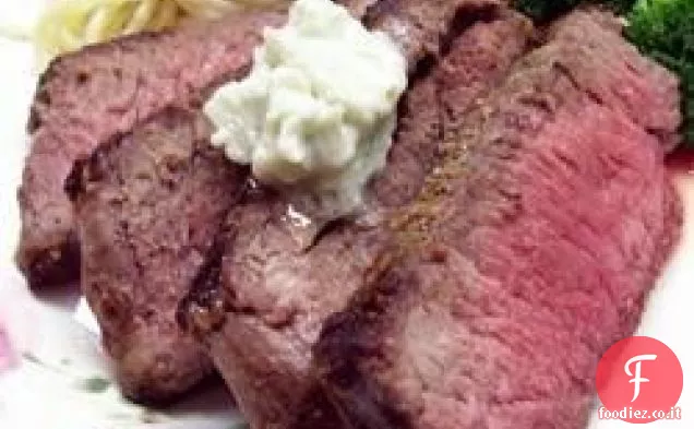 Kickin ' London Broil con burro di formaggio Bleu