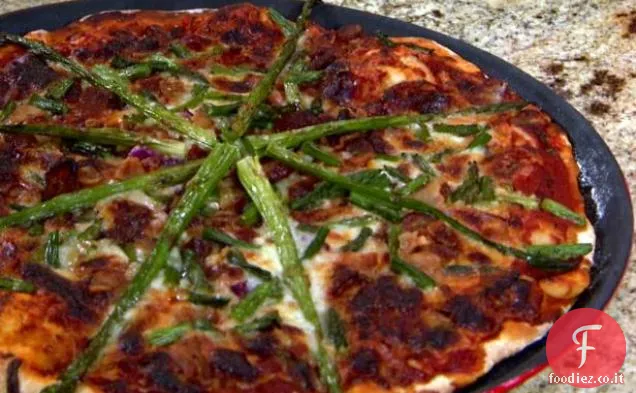 Pizza con pancetta e asparagi