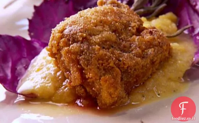 Medaglioni di agnello fritti in padella con purea di zucca gialla arrostita
