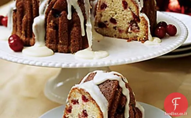 Torta di mirtilli rossi glassata all'arancia