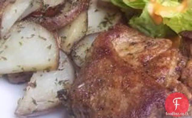 Braciole di maiale speziate con patate novelle arrostite alle erbe