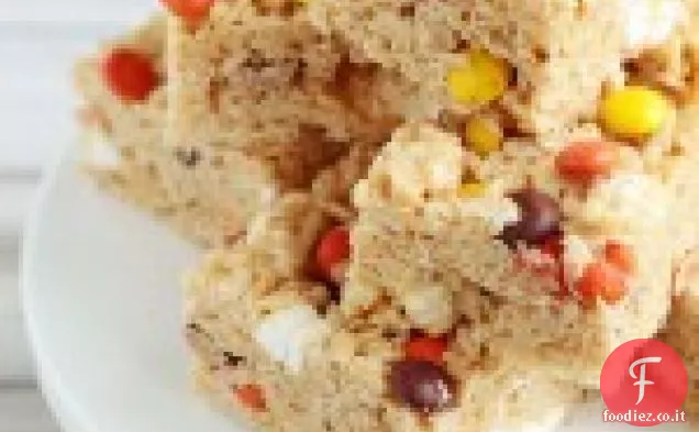 Burro di arachidi Riso Krispie tratta con pezzi di Reese