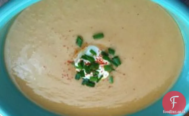 Zuppa di pomodoro e avocado refrigerati