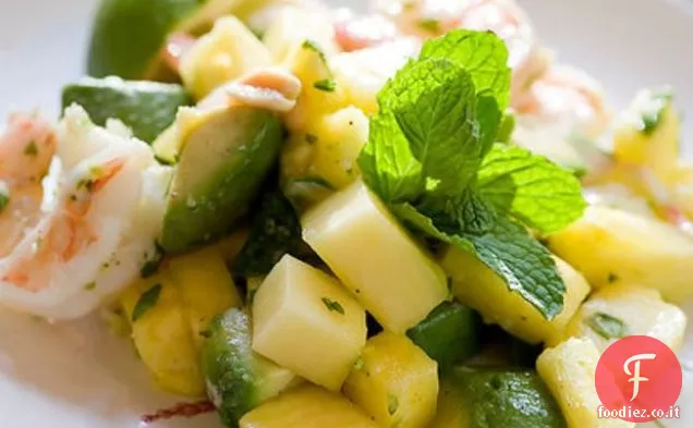Insalata asiatica di gamberetti, ananas e arachidi