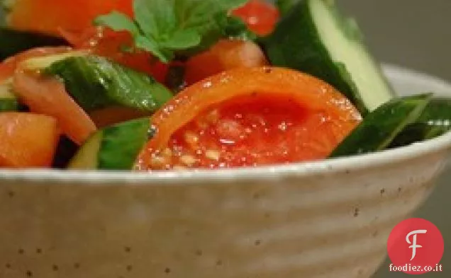 Insalata di cetrioli di pomodoro con menta