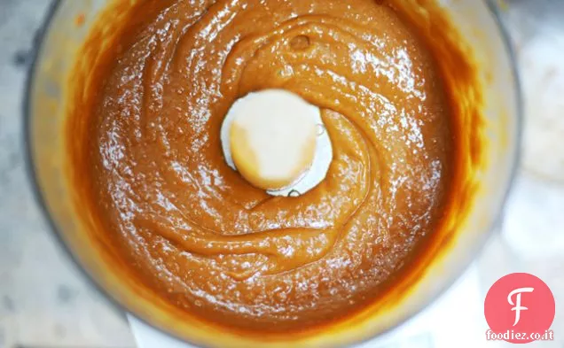 Insalata di pasta piccante di arachidi