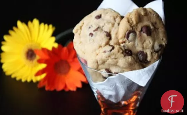 Biscotti con gocce di cioccolato al burro di arachidi