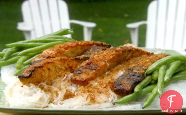 Bistecche di salmone alla griglia con salsa Chipotle-Ponzu e fagiolini alla griglia