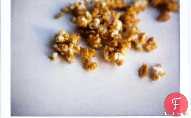 Caramello di mais con arachidi salate