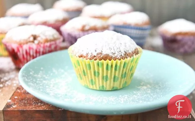 Muffin alla ciambella alla banana ripieni di burro di arachidi e gelatina