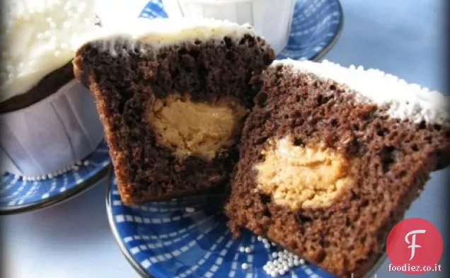 Compleanno ragazzo Burro di arachidi nascosto cioccolato Cupcakes