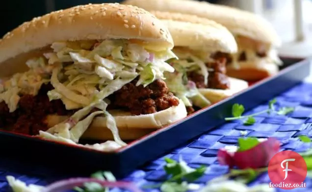 Sciatta Thai hamburger con coriandolo-insalata di arachidi