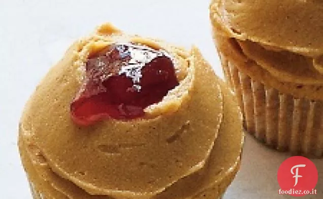 Cupcakes al burro di arachidi con glassa al burro di arachidi e gelatina
