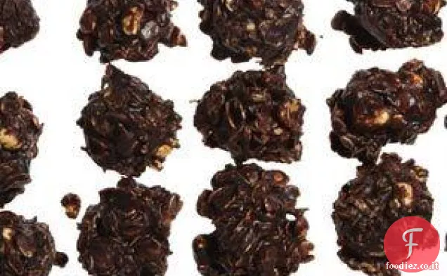 No-cuocere cioccolato, burro di arachidi, e biscotti di farina d'avena