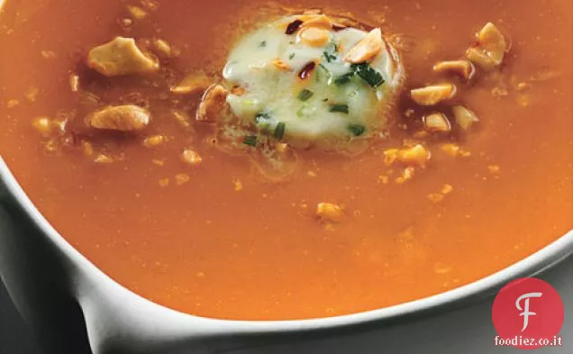 Zuppa di carote e zenzero con burro di Cile e arachidi tostate