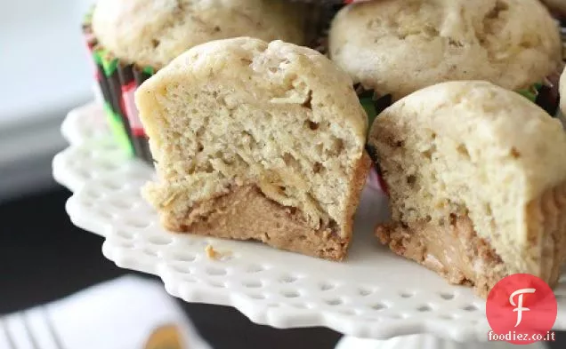 Muffin di pane alla banana centrati al tartufo al burro di arachidi