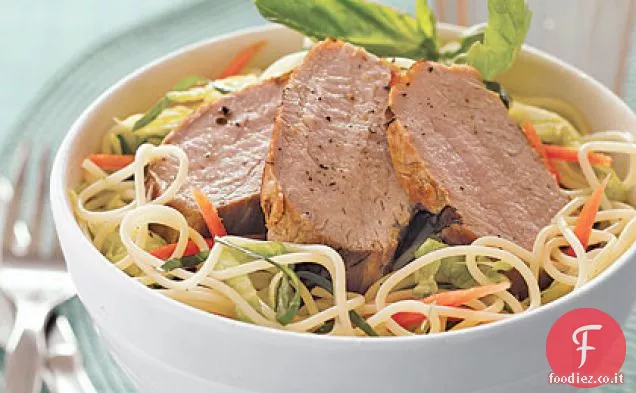 Insalata di noodle vietnamita con carne di maiale