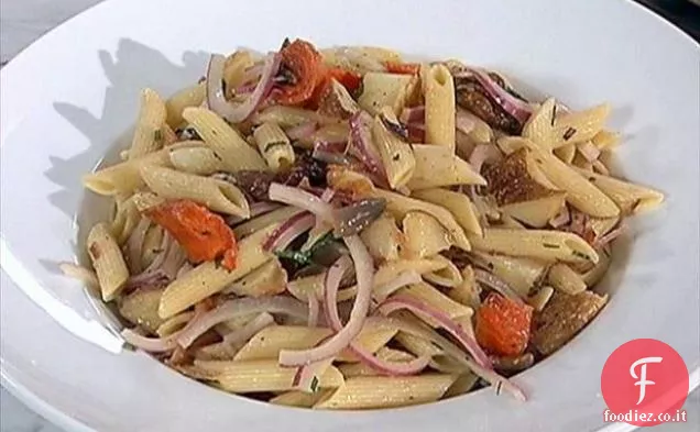 Insalata di pasta di verdure di radice arrostita