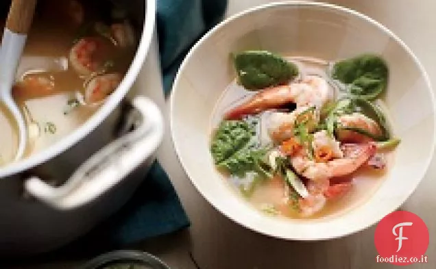 Zuppa piccante di arachidi e gamberetti