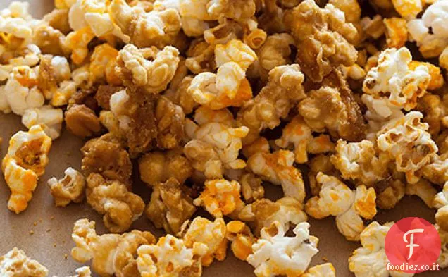 Cheddar e caramello Popcorn Mix