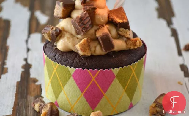 Crema di burro di arachidi ripieni di cupcakes al cioccolato