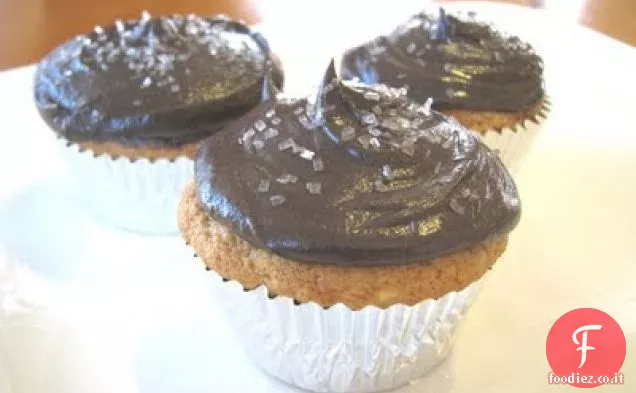 Cupcakes al burro di arachidi alla banana con crema di burro al cioccolato fondente