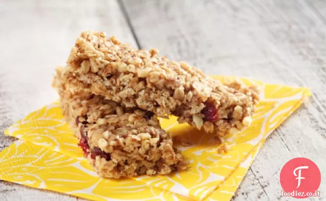 Barrette di muesli al burro di arachidi senza cottura