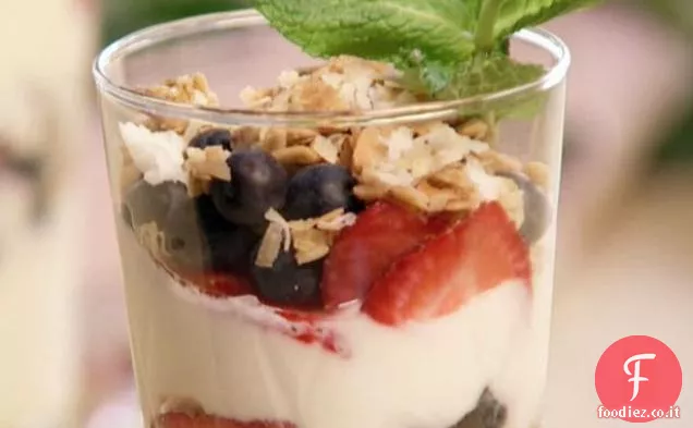 Parfait di bacche con granola di cocco