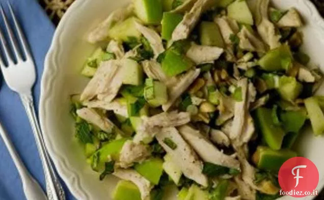 Insalata di pollo con mela e basilico