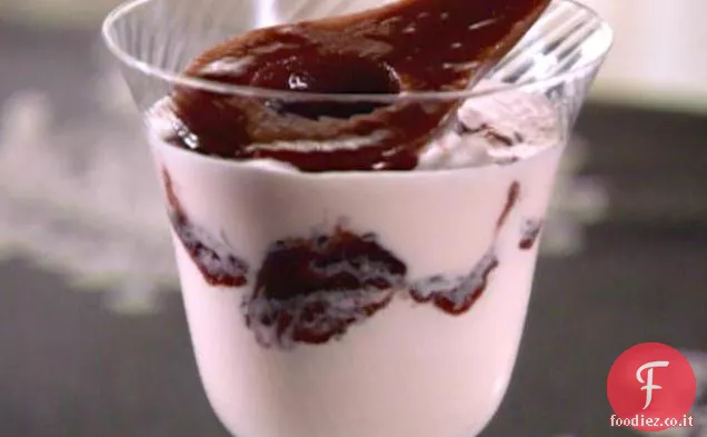 Gelato Chantilly con Pere in camicia Moulin Rouge