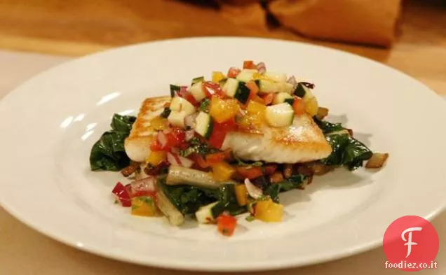 Halibut scottato con bietola svizzera saltata e salsa Cruda