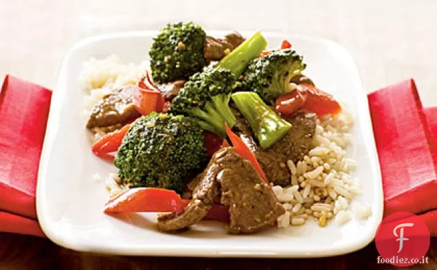 Manzo saltato in padella con broccoli e peperoni