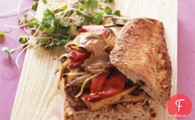 Panino croccante di tofu con salsa di arachidi e zenzero