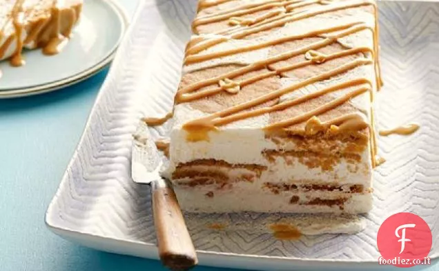 Torta ghiacciaia con fetta e cuocere Sandies burro di arachidi