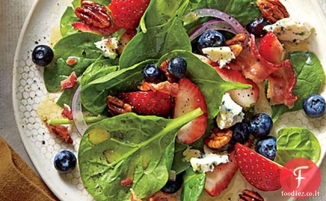 Insalata di spinaci con condimento al miele e noci pecan al miele