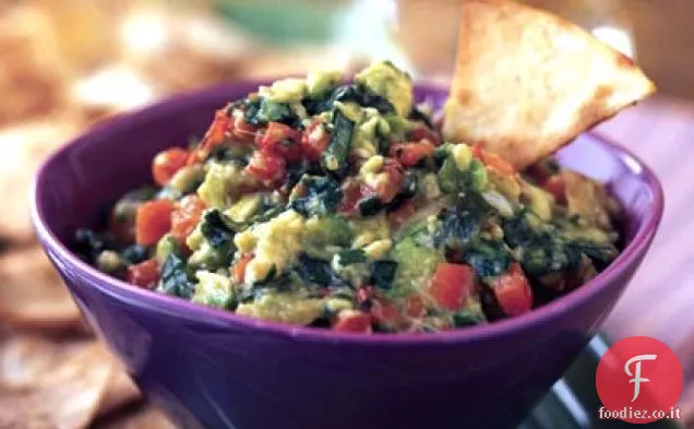 Guacamole con Ajo Asado, Cile Poblano y Pimiento Rojo