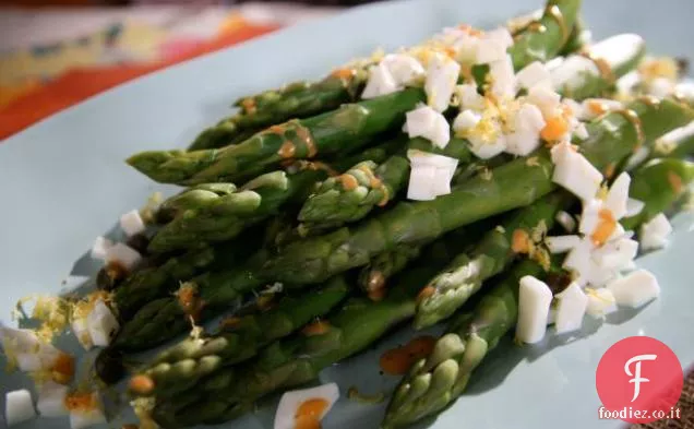 Asparagi con condimento piccante-affumicato