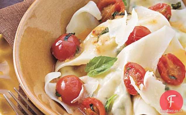 Ravioli al formaggio con Salsa di pomodoro piccante