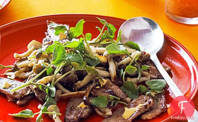 Bistecca di New York con funghi a conchiglia