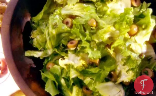 Insalata di scarola con condimento di acciughe