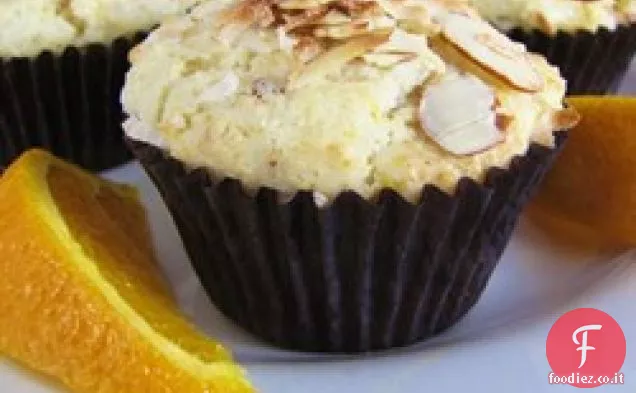 Muffin di mandorle al cocco dorato