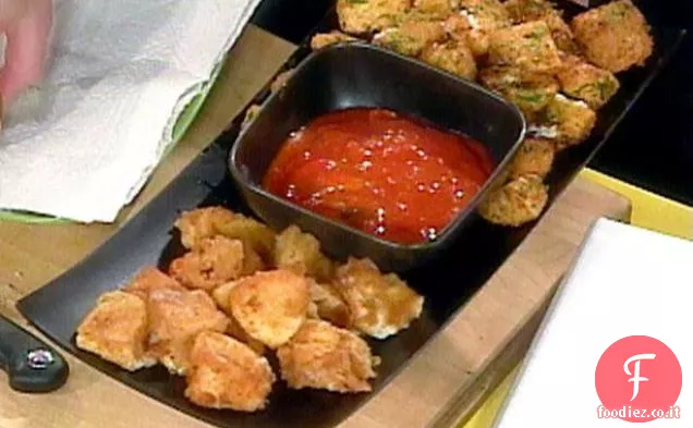 Morsi di mozzarella fritti