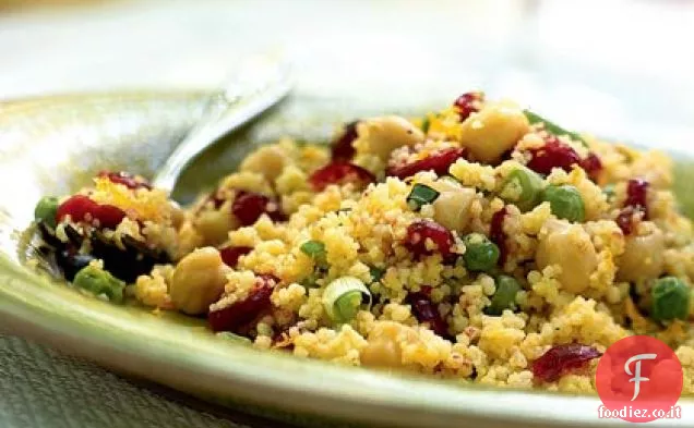 Insalata di couscous al curry con mirtilli secchi