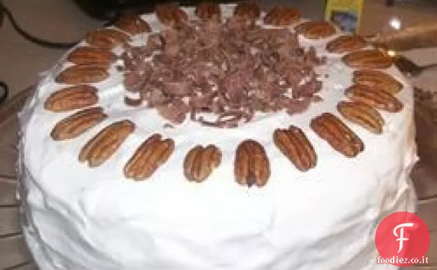 Torta a strati di pralina al cioccolato