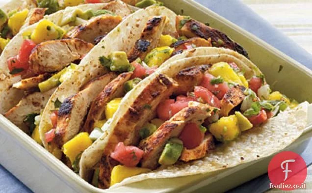 Tacos di pollo con salsa di mango e avocado