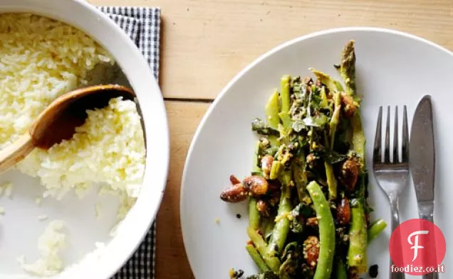 Risotto al forno con verdure verdi gettate