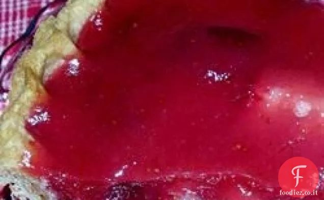 Torta di fragole fresche con glassa di liquore all'arancia