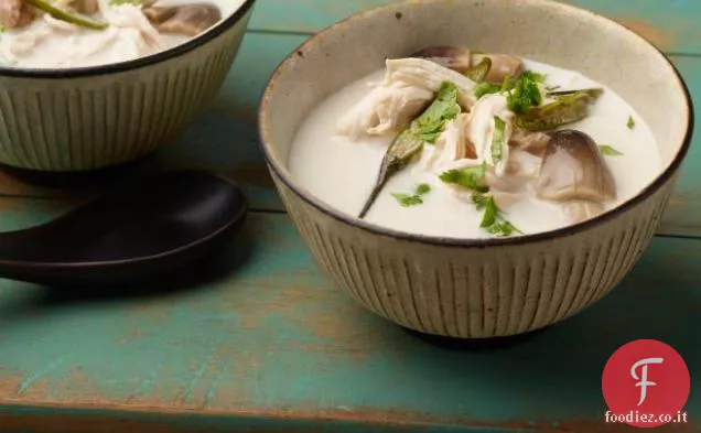 Zuppa di pollo al cocco tailandese