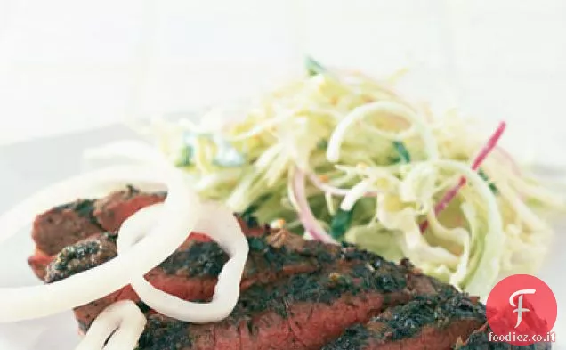 Insalata di cavolo croccante con condimento al latticello